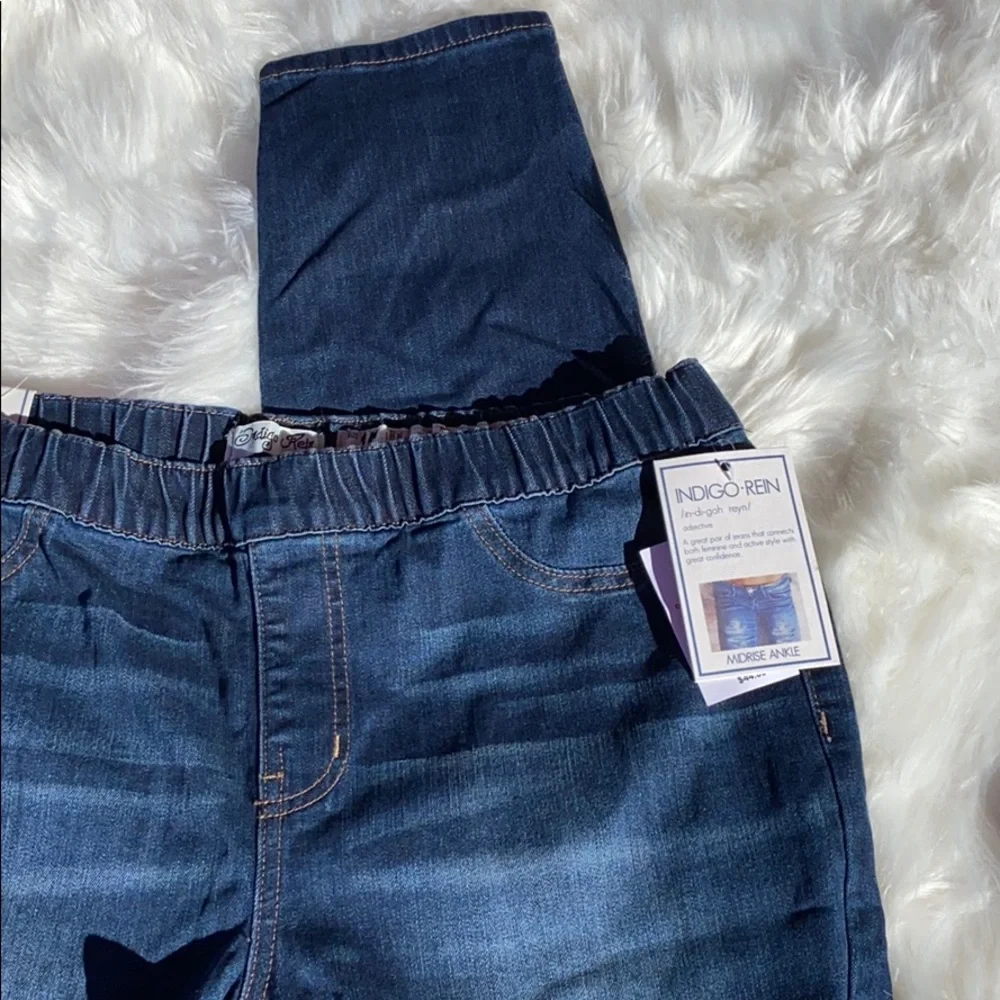 NWT Juniors’ Indigo Rein Mid-Rise Pull-On Jeggings